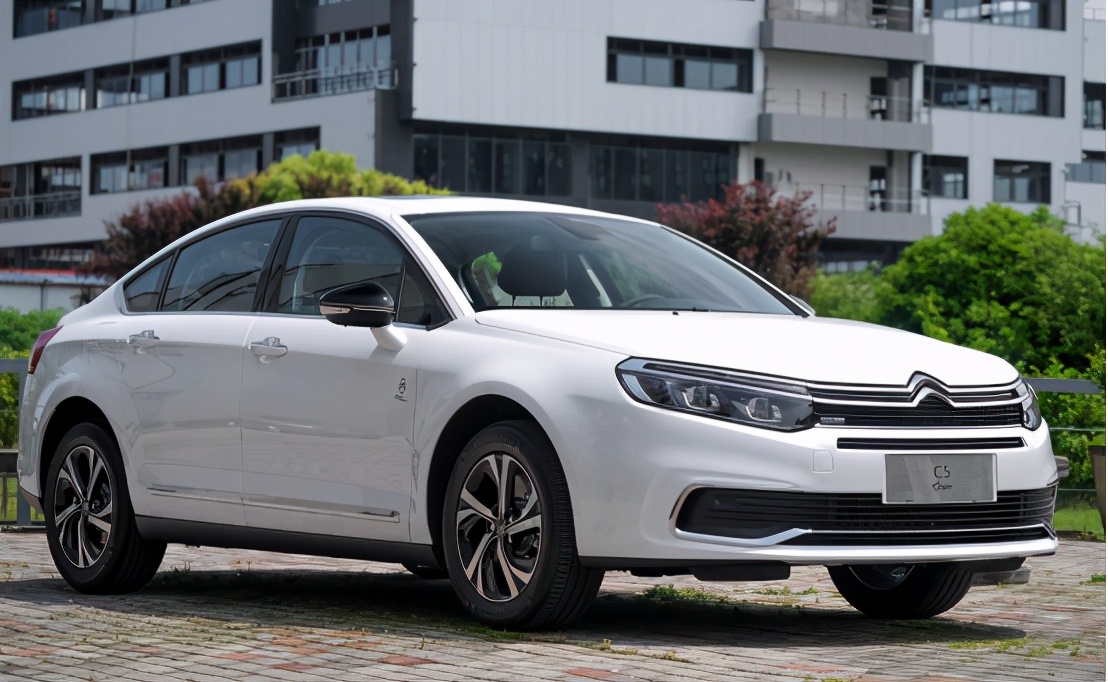 高颜值雪铁龙C5，起售价16.99万元，油耗低至6.4L