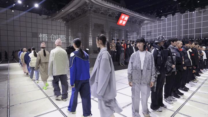 反季节种草羽绒服,get爱豆同款,这几个牌子别错过