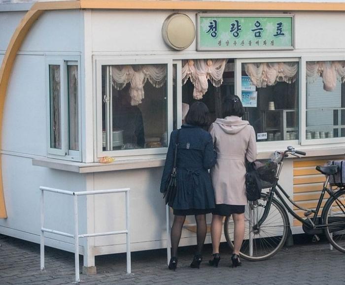 朝鲜街头很少有卖煎饼果子、油条豆腐脑,人们不习惯在外边吃早餐