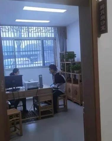 社区卫生服务中心走访,百家湖社区卫生服务中心工作人员