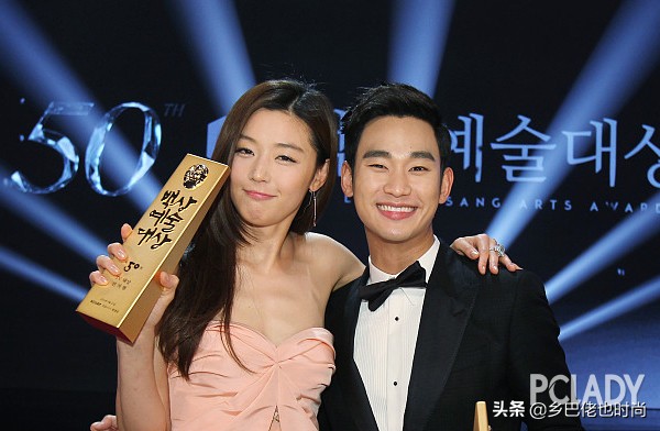 全智贤千颂伊初恋的照片,全智贤和千颂伊撒娇