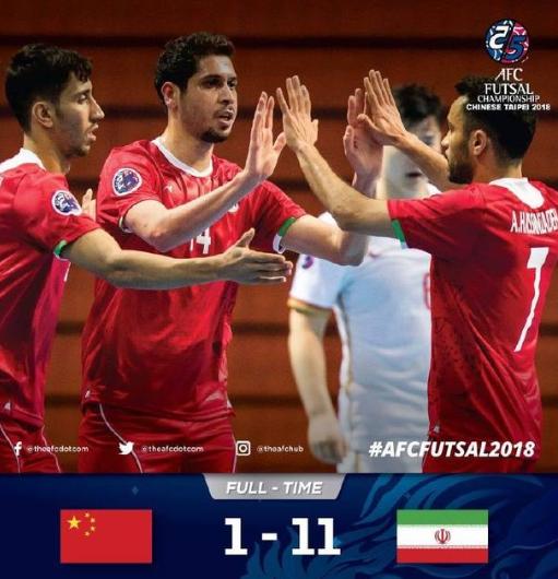 足球十大球员猝死,中国男足球员受伤视频