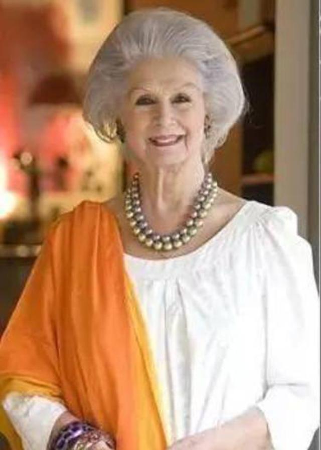 英国最美变性人：嫁给“异装癖”贵族，饱受歧视，法律为她而改变