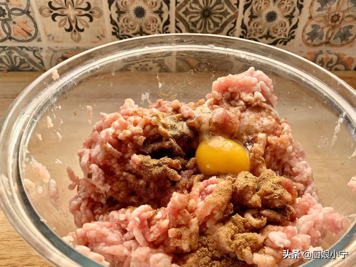 炸丸子怎么炸又酥又香又脆,炸丸子外酥里嫩的方法