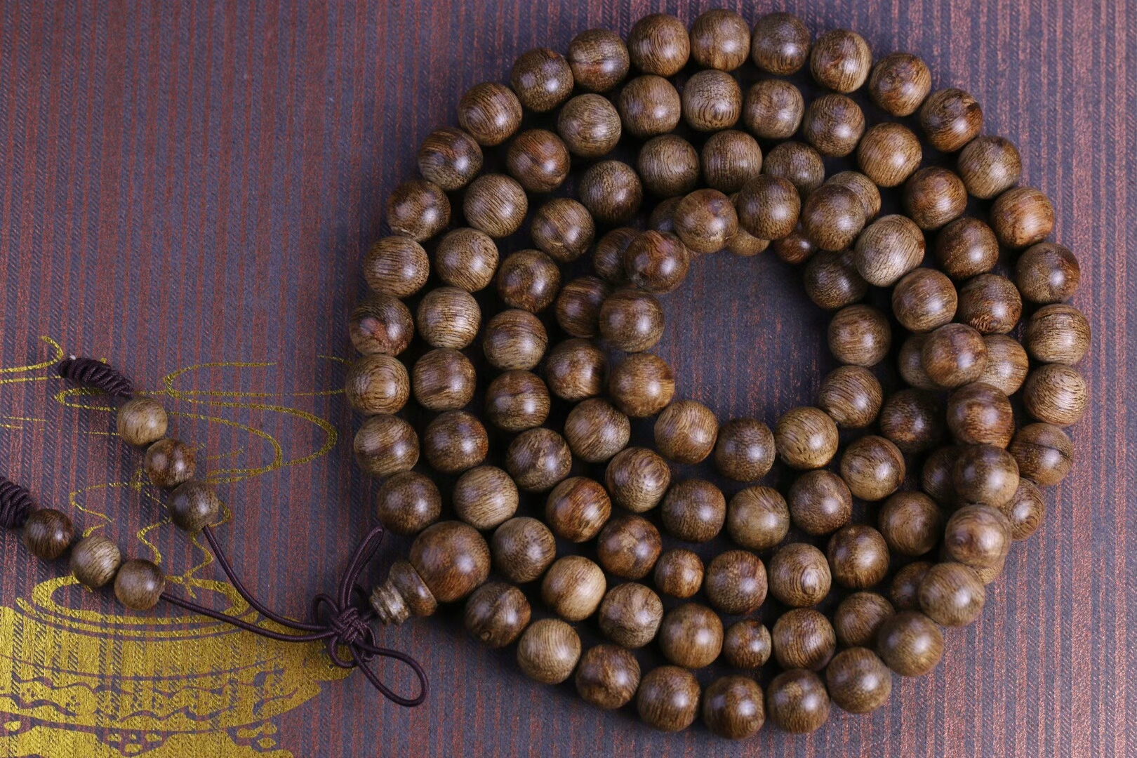 女士戴沉香是左手还是右手,左手珠串右手沉香串可以吗