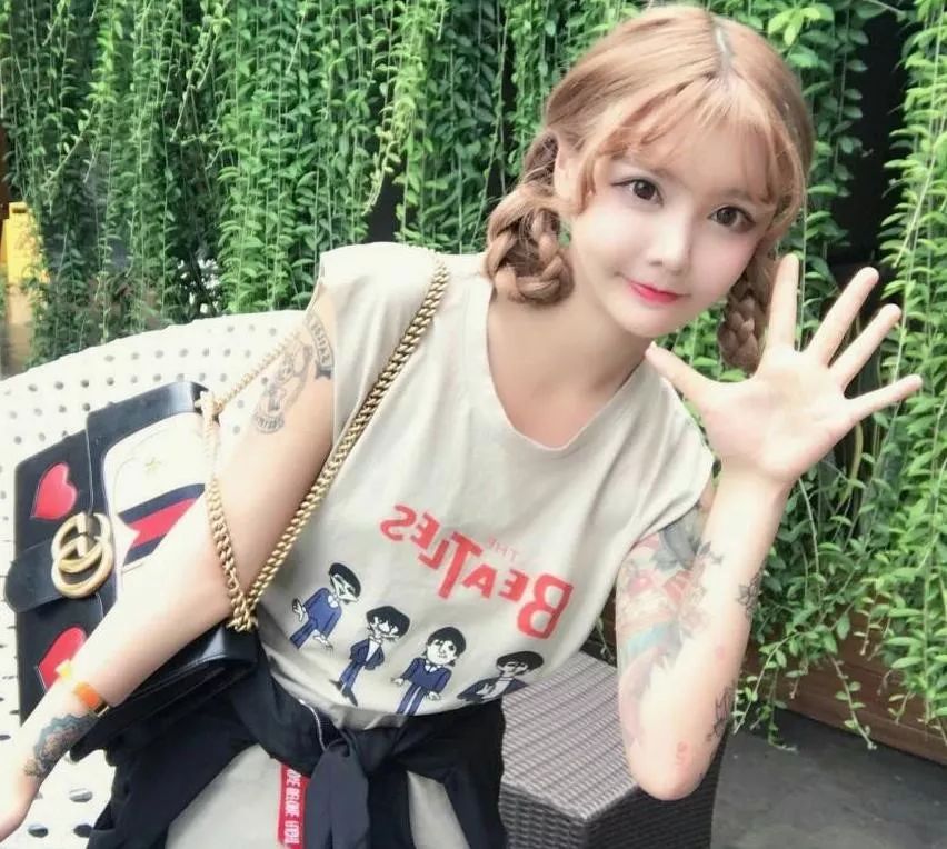 韩安冉变形计是和哪个男生谈恋爱,韩安冉上变形计前整过容吗