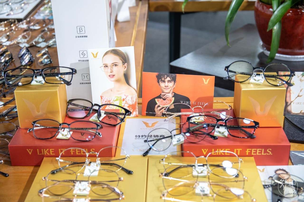 omg新眼镜,omg眼镜推荐