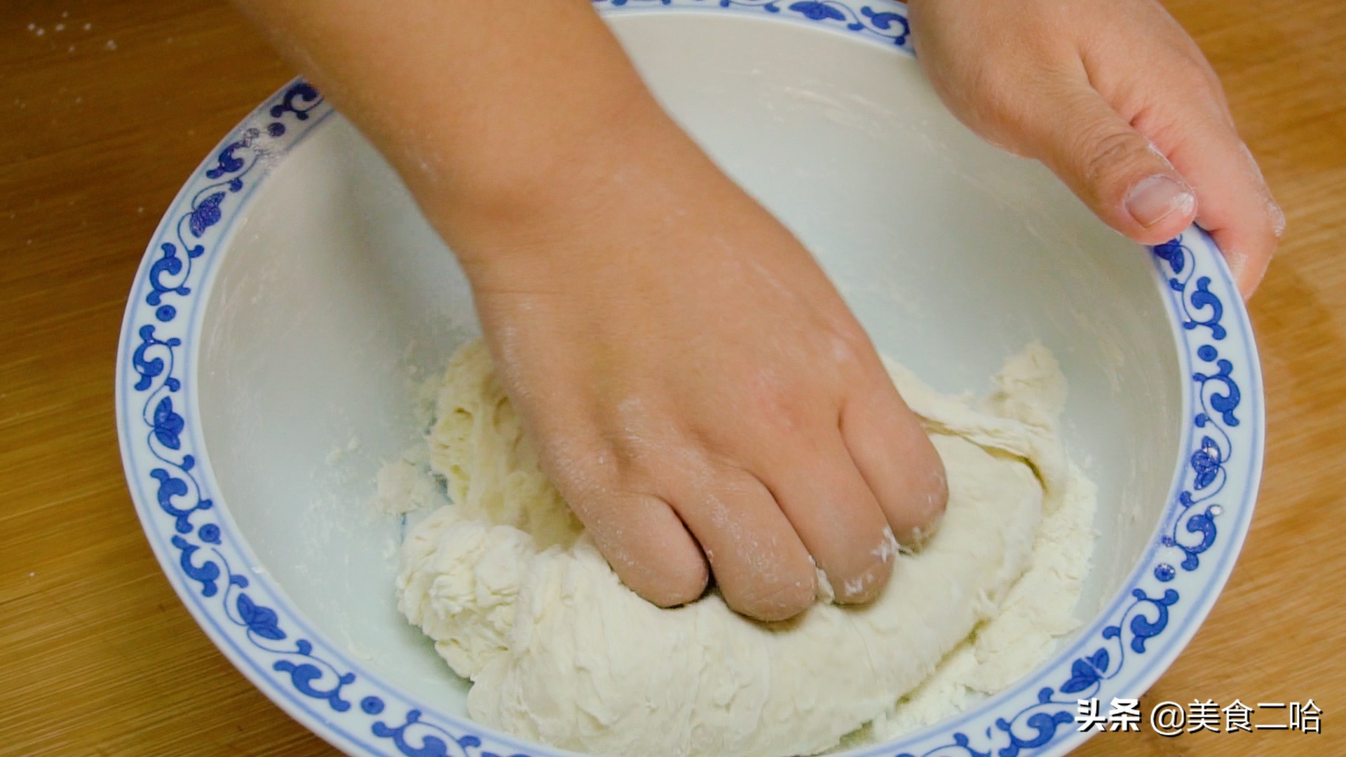 家常发面糖饼怎么做又软又好吃,烫面小糖饼家庭怎么做酥脆松软