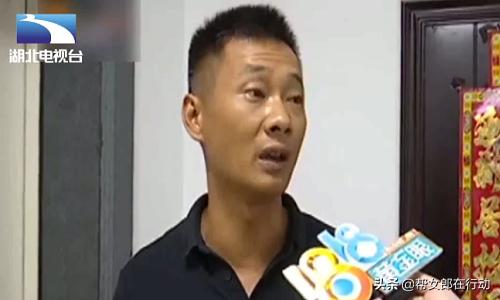 小区电梯常有异味,原来是时髦女子在内大小便,监控拍下全过程