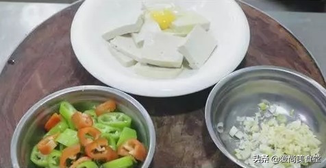 西红柿豆腐鸡蛋的做法简单又好吃,豆腐和鸡蛋比较好吃的做法