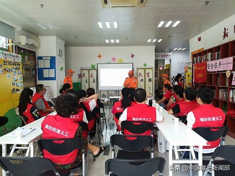 急救心肺复苏科普进社区,急救进医院视频