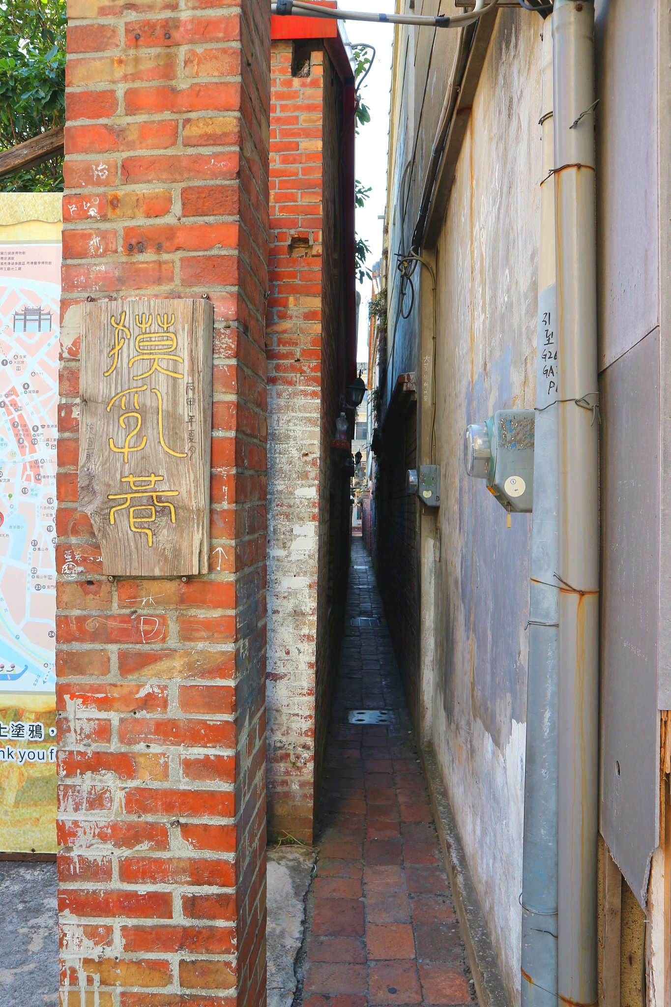 鹿港小镇小巷,摸乳巷