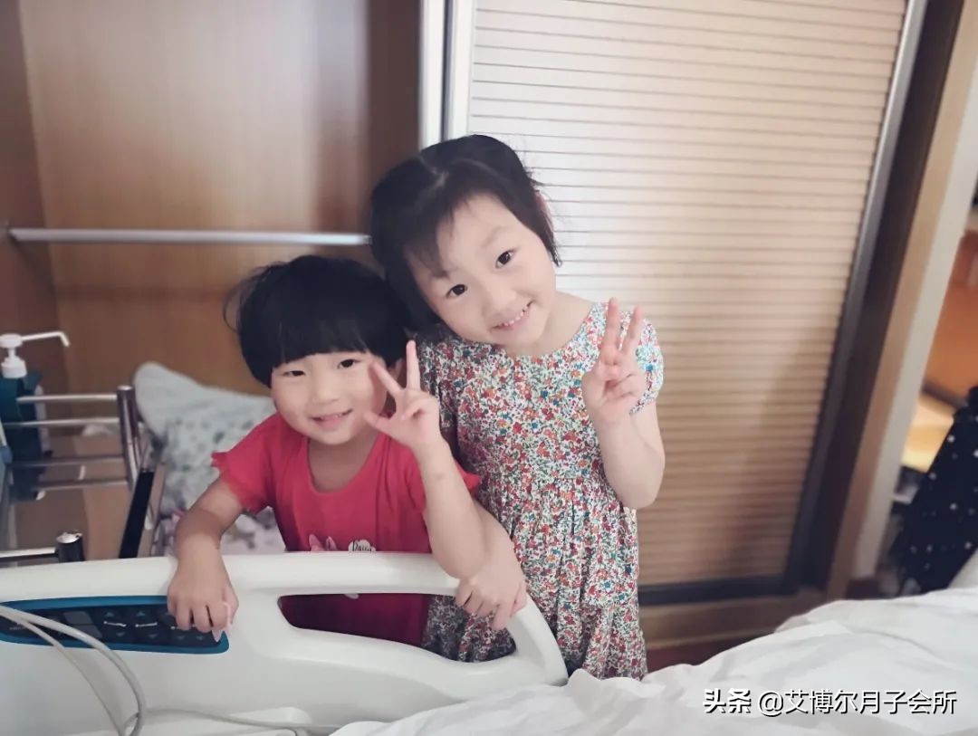 第三次当爸爸完整版,第一次当爸爸在产房外面接新生儿