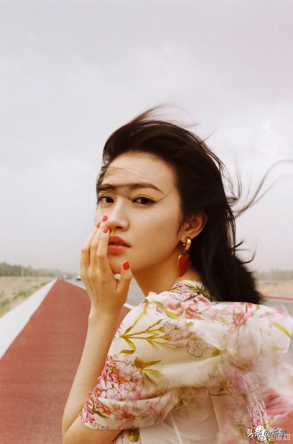 景甜修复之后的双眼皮是多宽,景甜修复后的双眼皮多宽