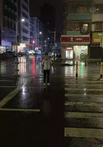 三轮车撞人逃逸警民合力拦下,三轮车撞人逃跑后面被抓会拘留吗