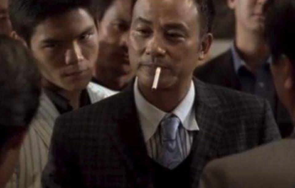 任达华66岁拍戏,任达华再战江湖戴黑眼镜帅气出场