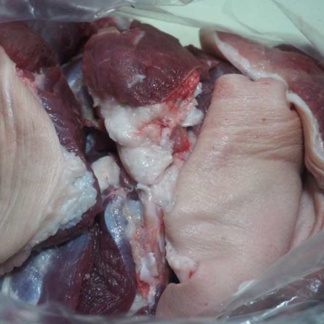 自制肘子上色,自制无骨酱肘子