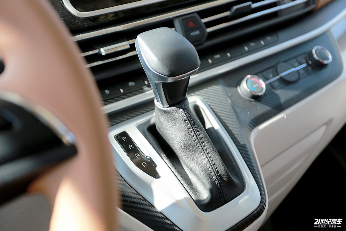 上汽大通maxusv90别墅版房车,大通原厂v90c型房车2021旗舰款