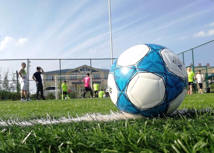 爱心企业给学校捐赠篮球,爱心企业为学校捐赠体育用品