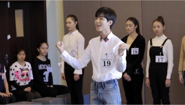 想考艺术类学校学什么比较好,报艺术班学什么好