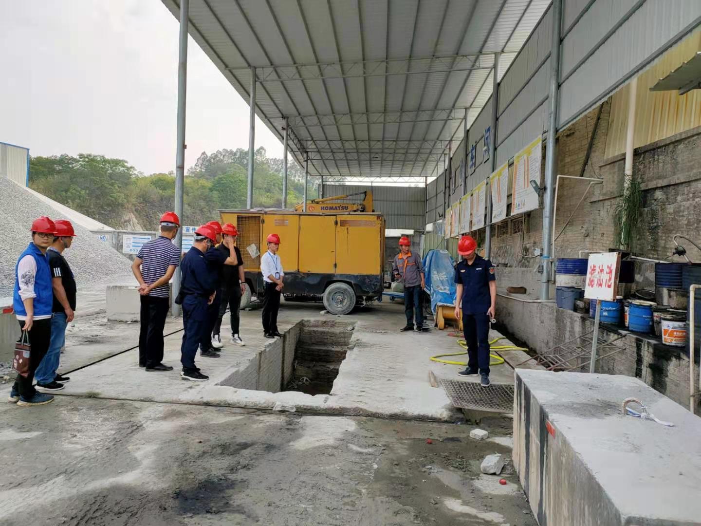 南塘镇综治办联合高州市应急局到南塘强发石场检查工作