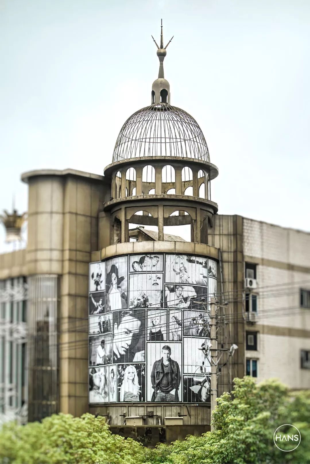 这里是青山，请长按保存