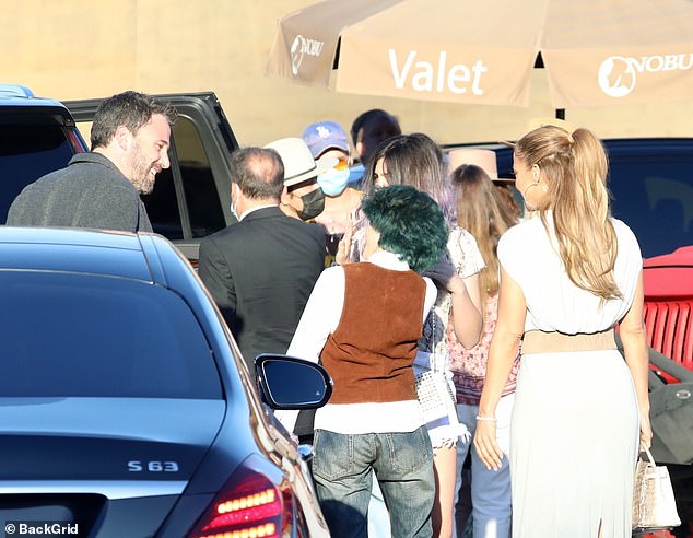 亲密热吻!好莱坞男神和电臀天后分手17年,复合1月超激情