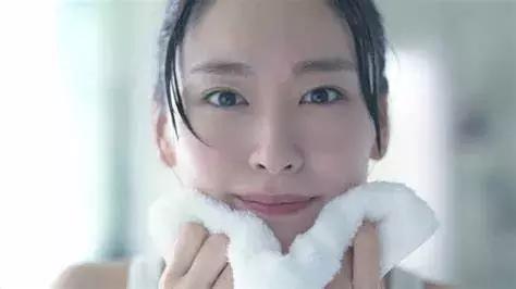 换季皮肤干起皮急救方法,换季皮肤干痒怎么修复