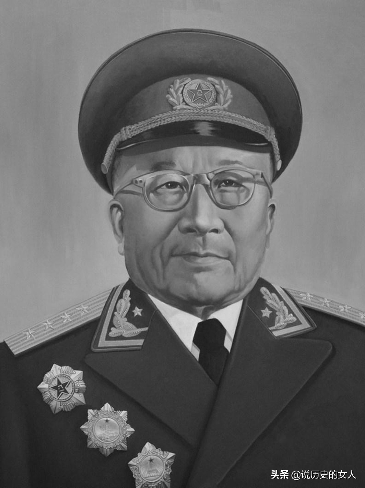 张云逸第二位夫人，同原配亲如姐妹，49岁发疯跳海，80岁善终