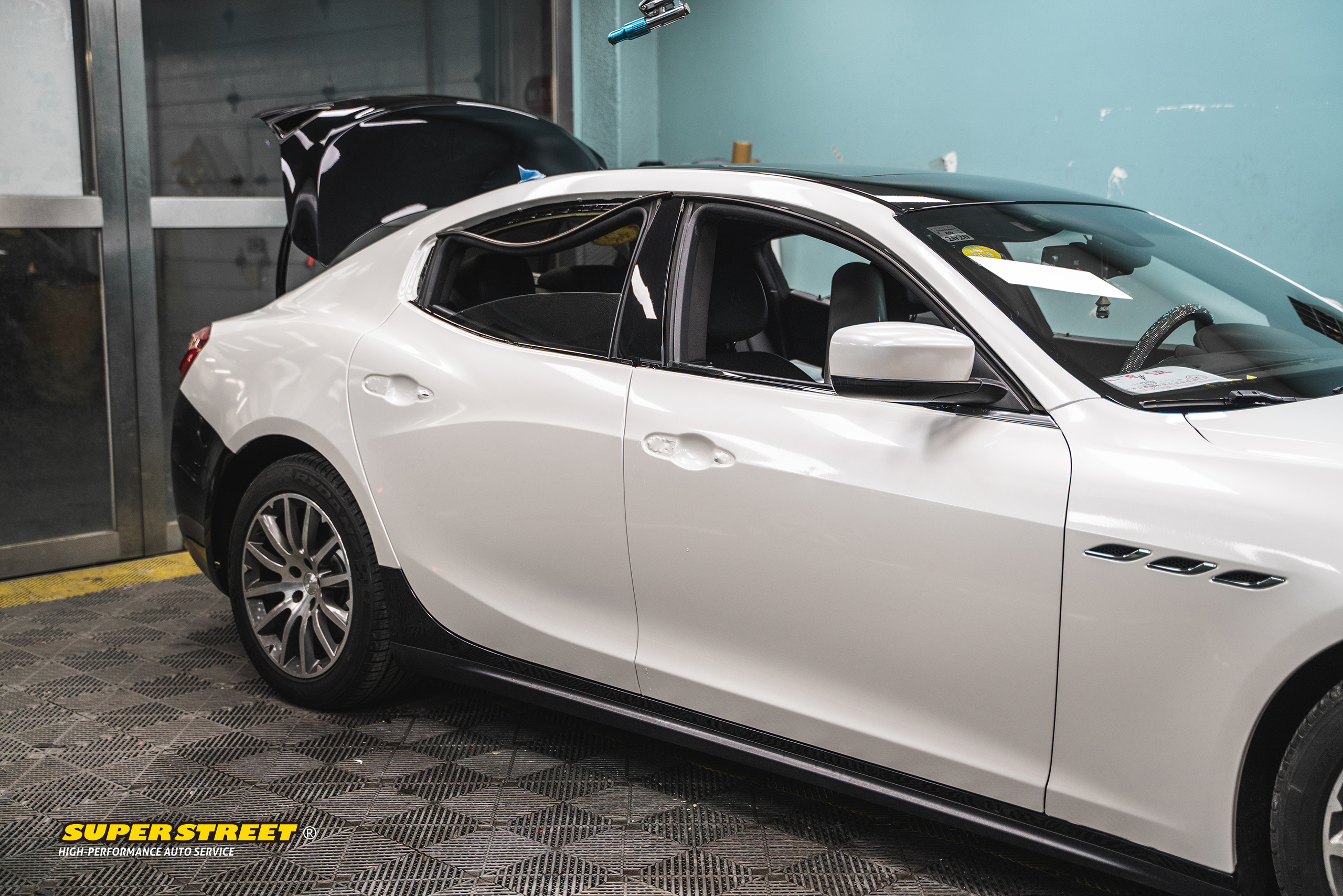 玛莎拉蒂吉博力汽车贴膜改色,superstreet改装