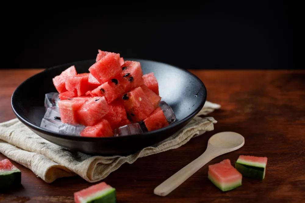 西瓜糖分高吗减肥的人可以吃吗,一天只吃西瓜可以减肥么