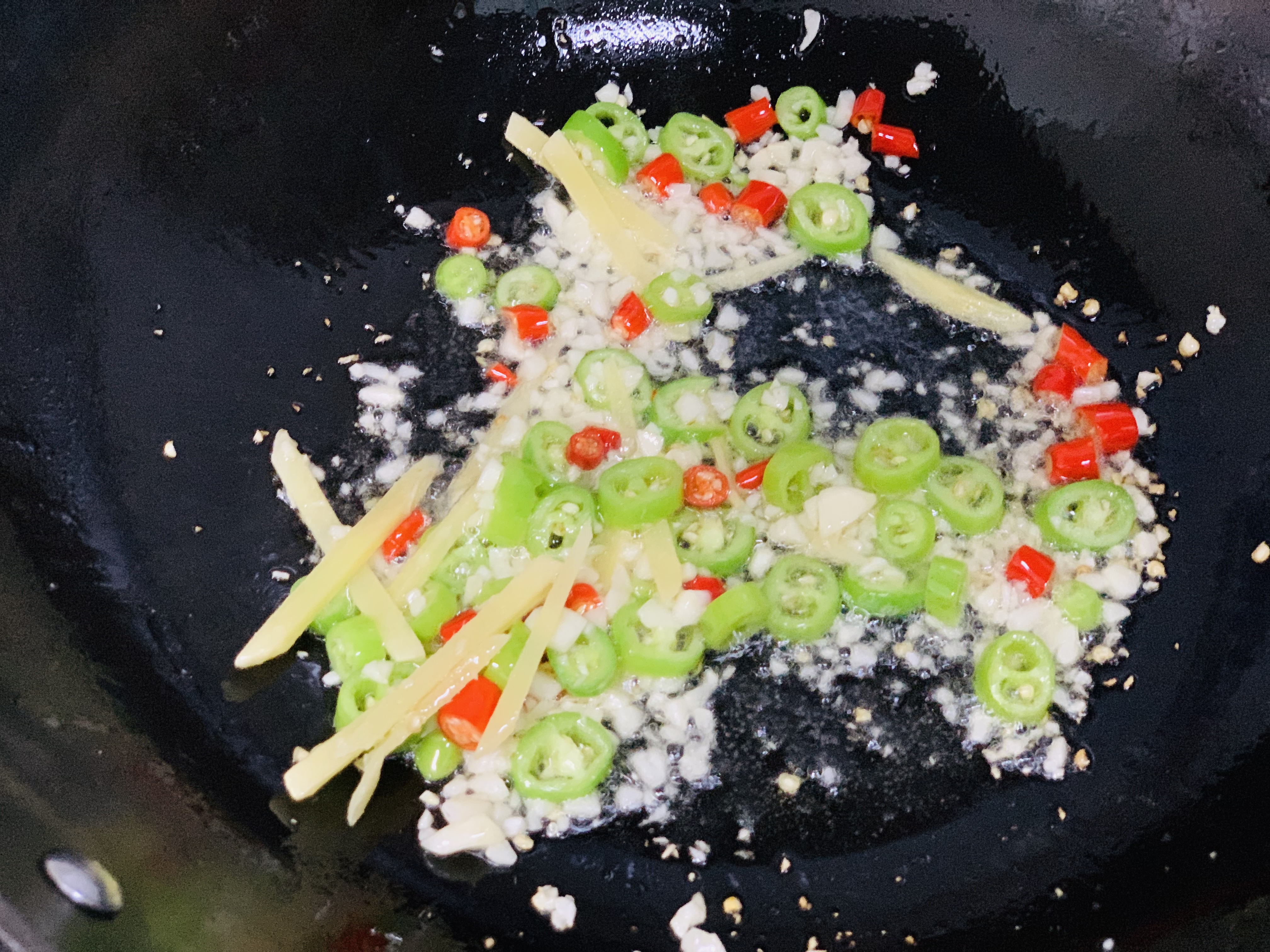 锡纸花甲粉汤怎么做好吃,锡纸花甲粉丝汤底的正宗做法