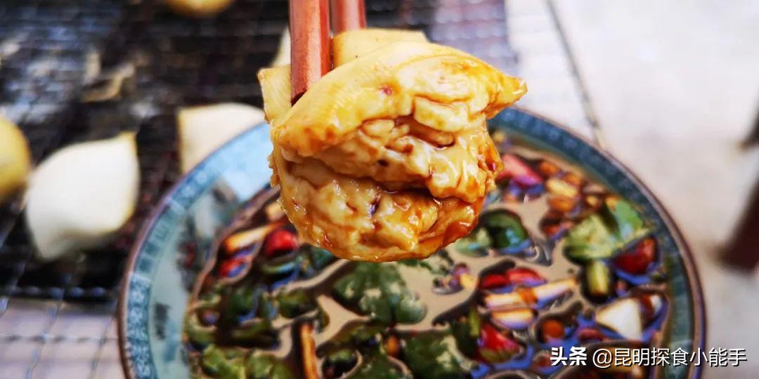 昆明哪里吃正宗石屏豆腐,云南久负盛名的石屏包浆豆腐