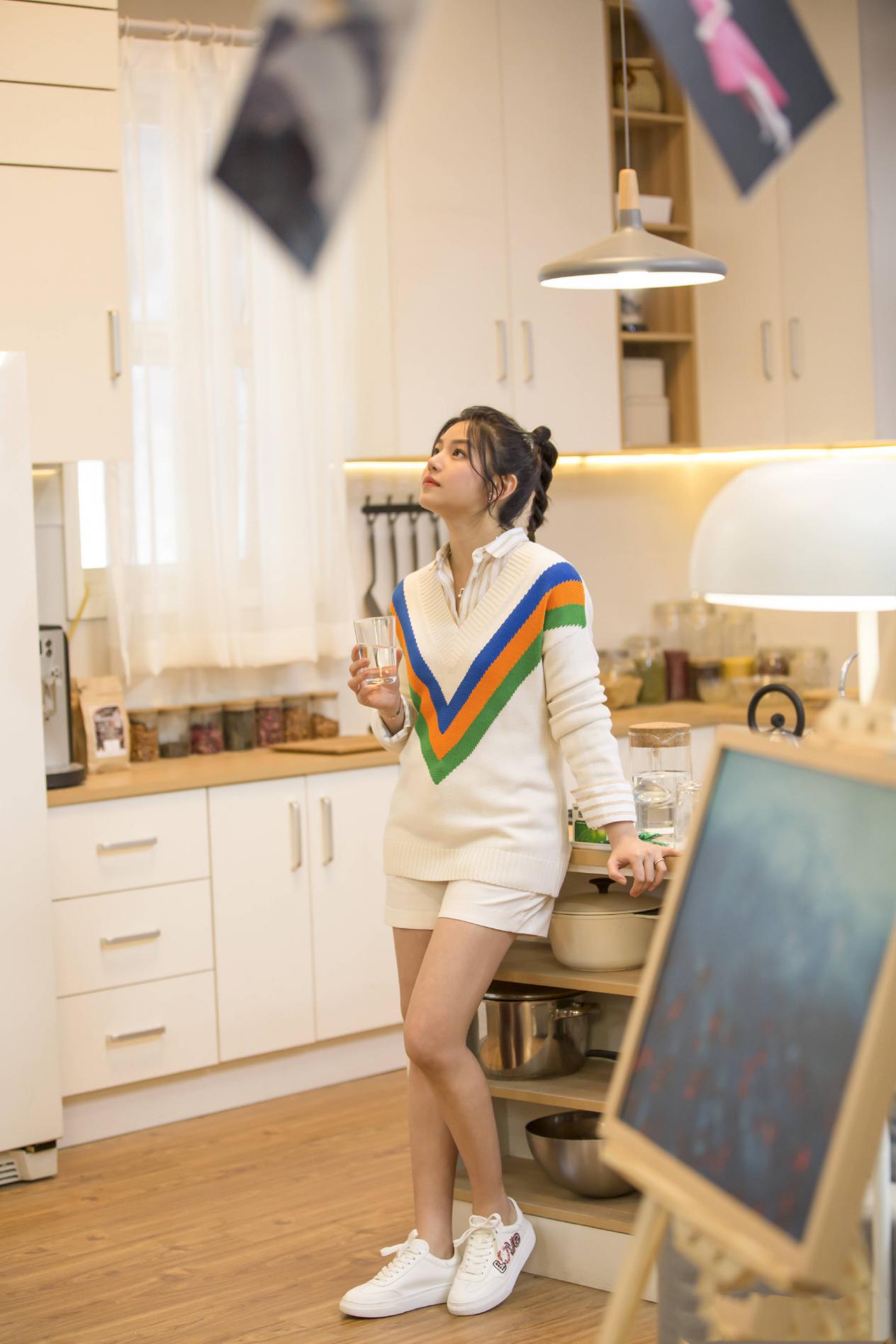 陈妍希细腰,陈妍希晒照窈窕身材抢镜