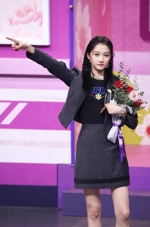 楣挎櫁鎹″埌鍏虫檽褰ょ殑涓滆タ,楣挎櫁鍏虫檽褰ゅ績鐩腑鐨勫コ涓昏