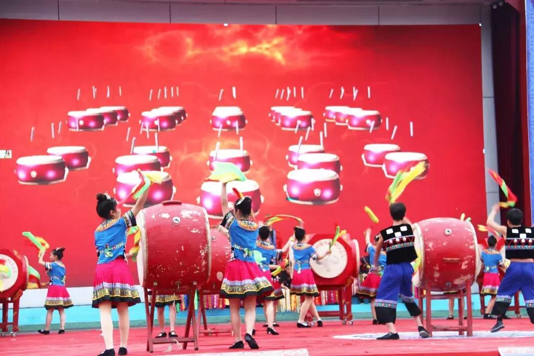 厉害了我们的新时代内容简介,松桃中等职业学校