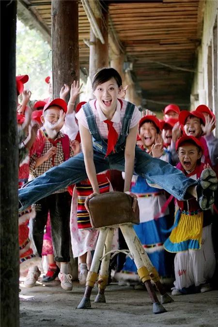 身价17亿的王力宏,王力宏穿破洞袜康熙来了