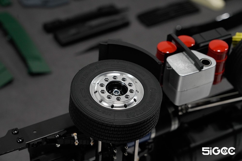 组装f2000拖头,组装f2000卡车模型