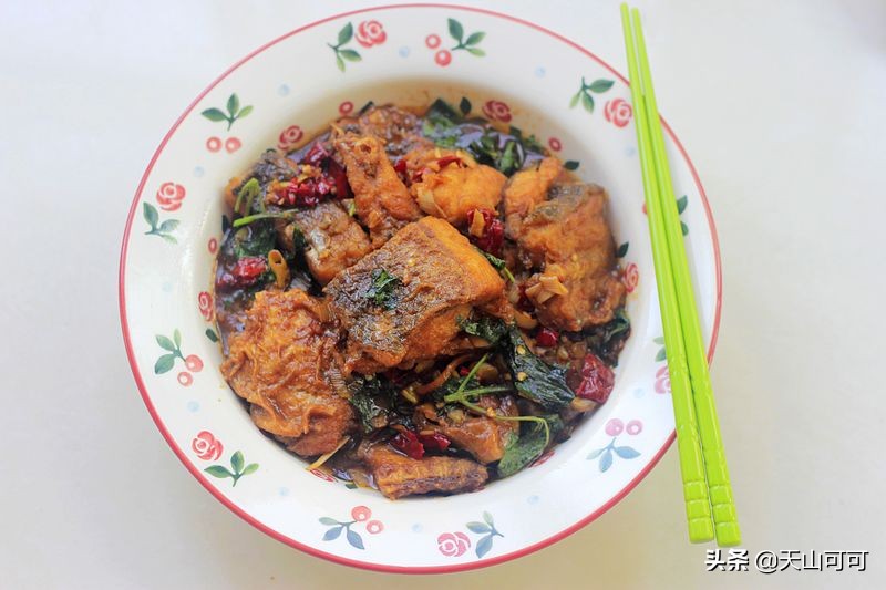 防秋燥周末三餐，凉皮配酱烧鱼，在家做，就是吃得舒服又省钱