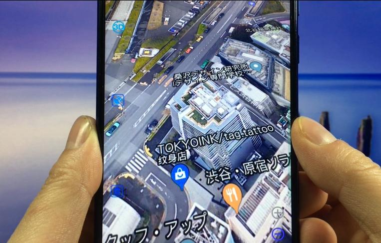 打开手机卫星地图,可以从太空看到老家的屋顶、院子、门口的汽车