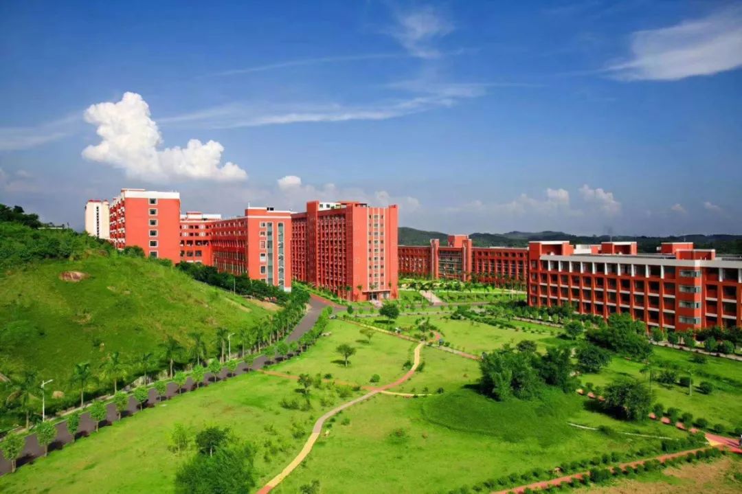 鍗庡晢瀛﹂櫌鐜颁换鏍￠暱,鍗庡晢瀛﹂櫌鍘嗗眾鏍￠暱