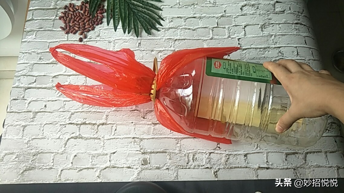 油瓶上的提手怎么取下来,旧塑料油桶把手利用