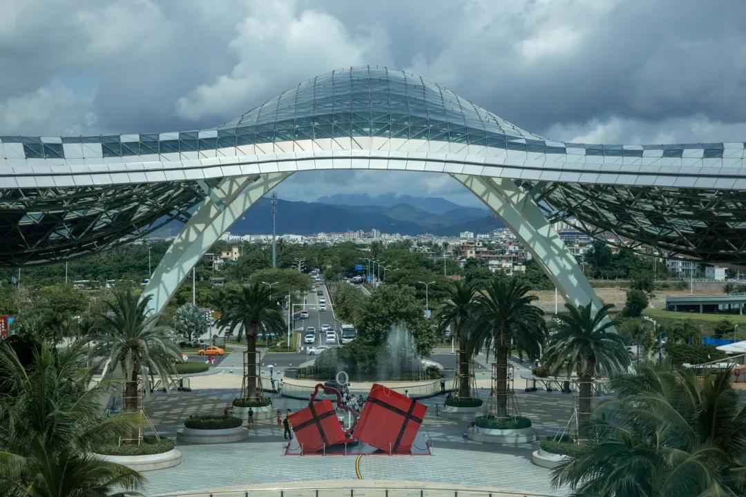 三亚的旅游景点有几个免税店,湖南来三亚自由行旅游免税店推荐