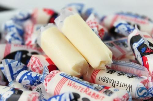 大白兔奶糖里面的透明纸怎么做的,大白兔奶糖的包装纸可以用来干嘛