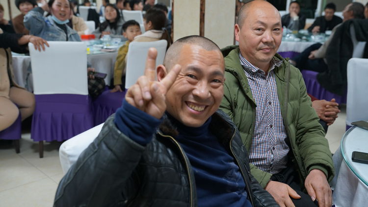 雷帝国际彩砂施工视频,雷帝国际瓷砖辅料