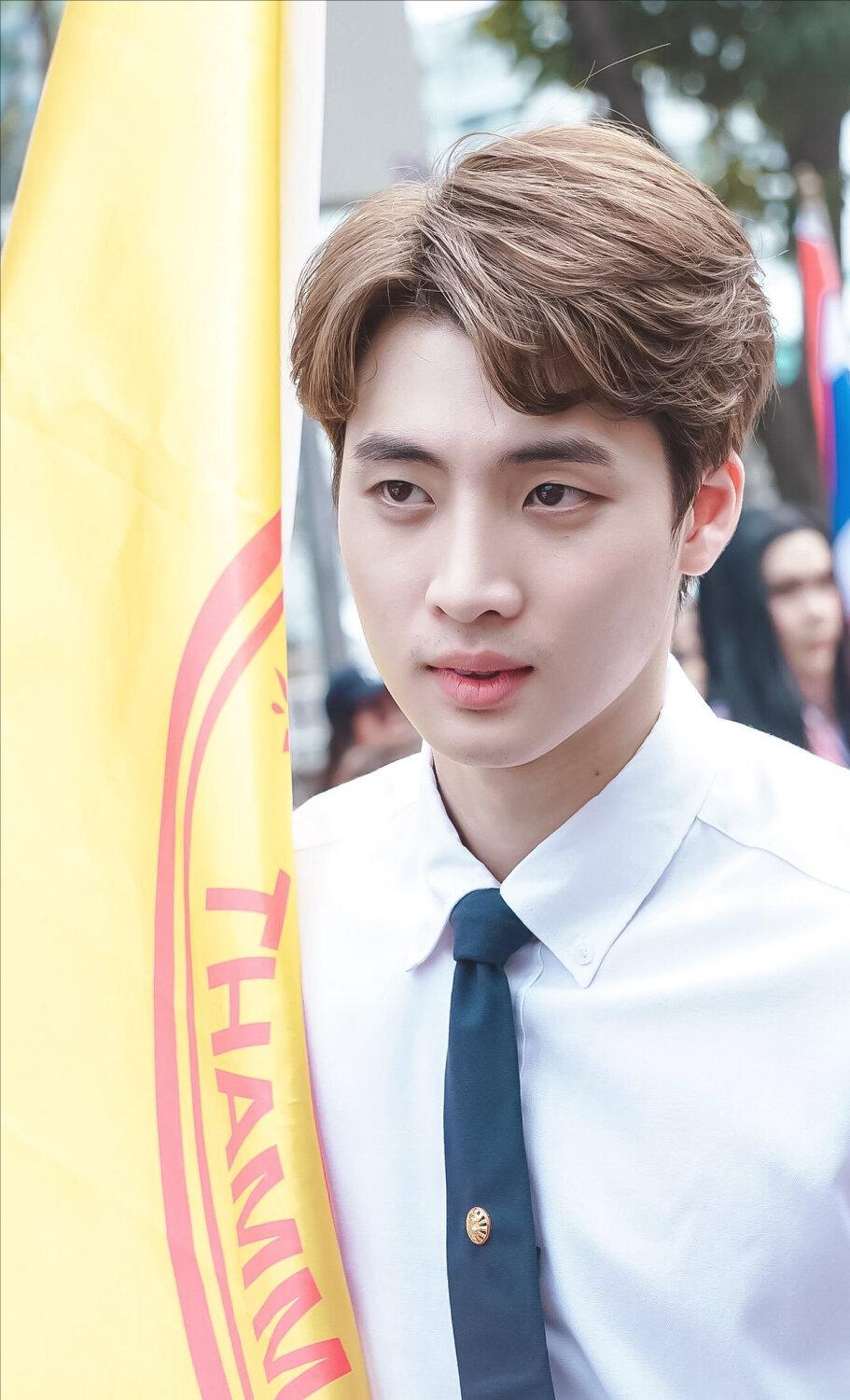 他泰韩系少年:关大爷洪34典型代表包包酷爱韩风穿搭