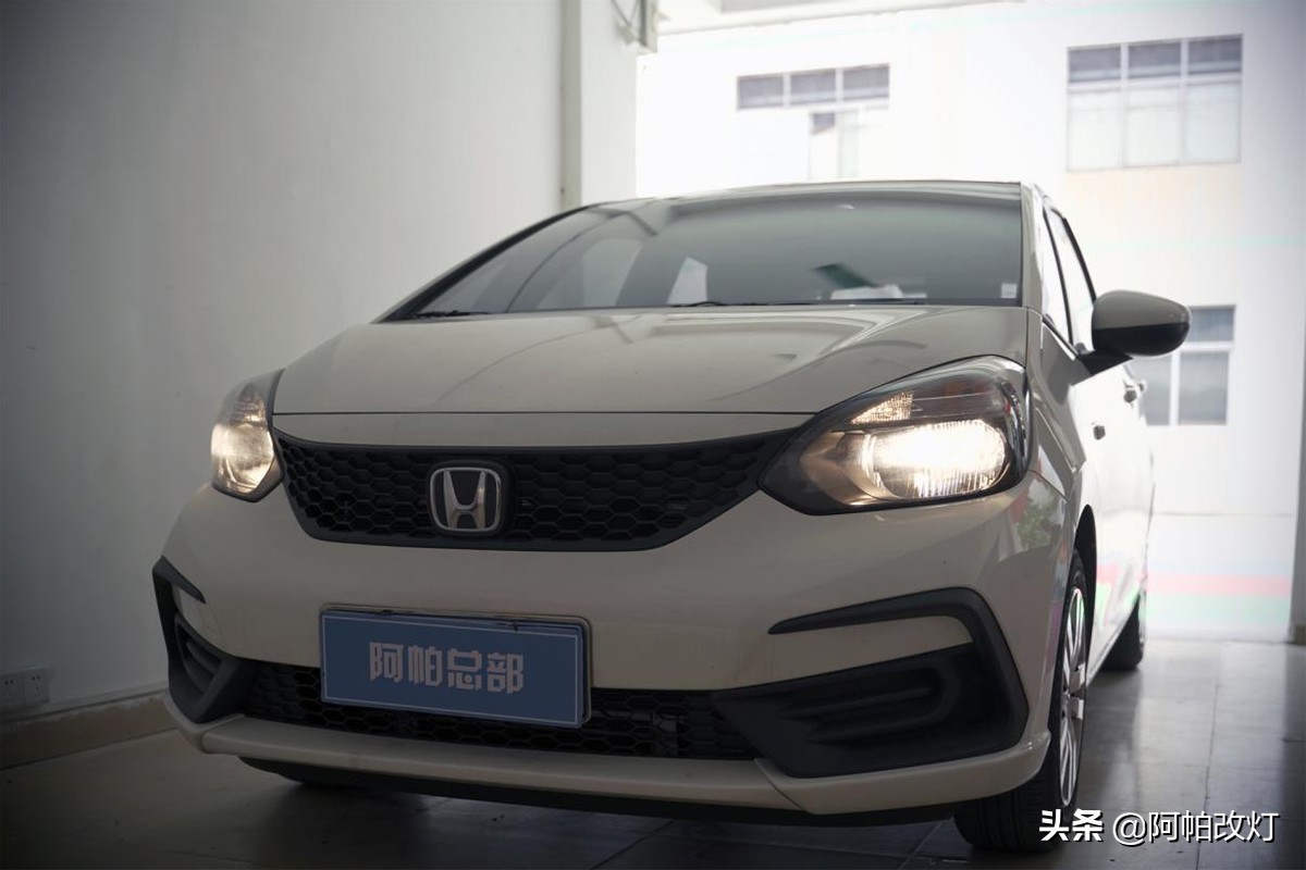 本田飞度gr9改熏黑大灯,四代飞度卤素灯改原厂led大灯教程