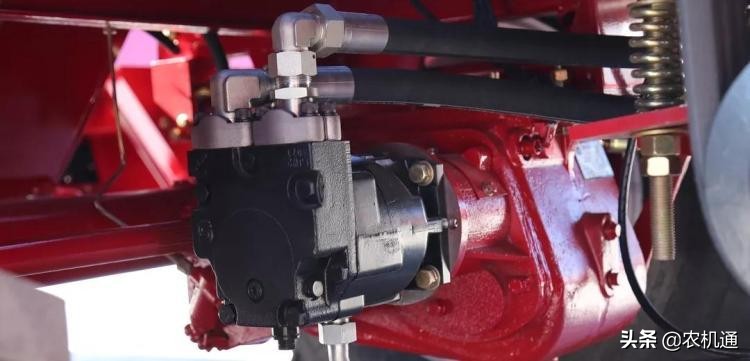 玉米收割机液压行走好还是机械好,自走式玉米收获机演示