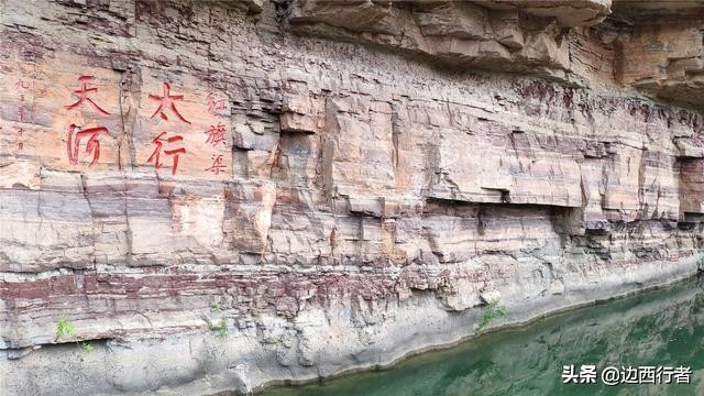 这条悬在崖壁上的河床，比壁挂公路更艰巨