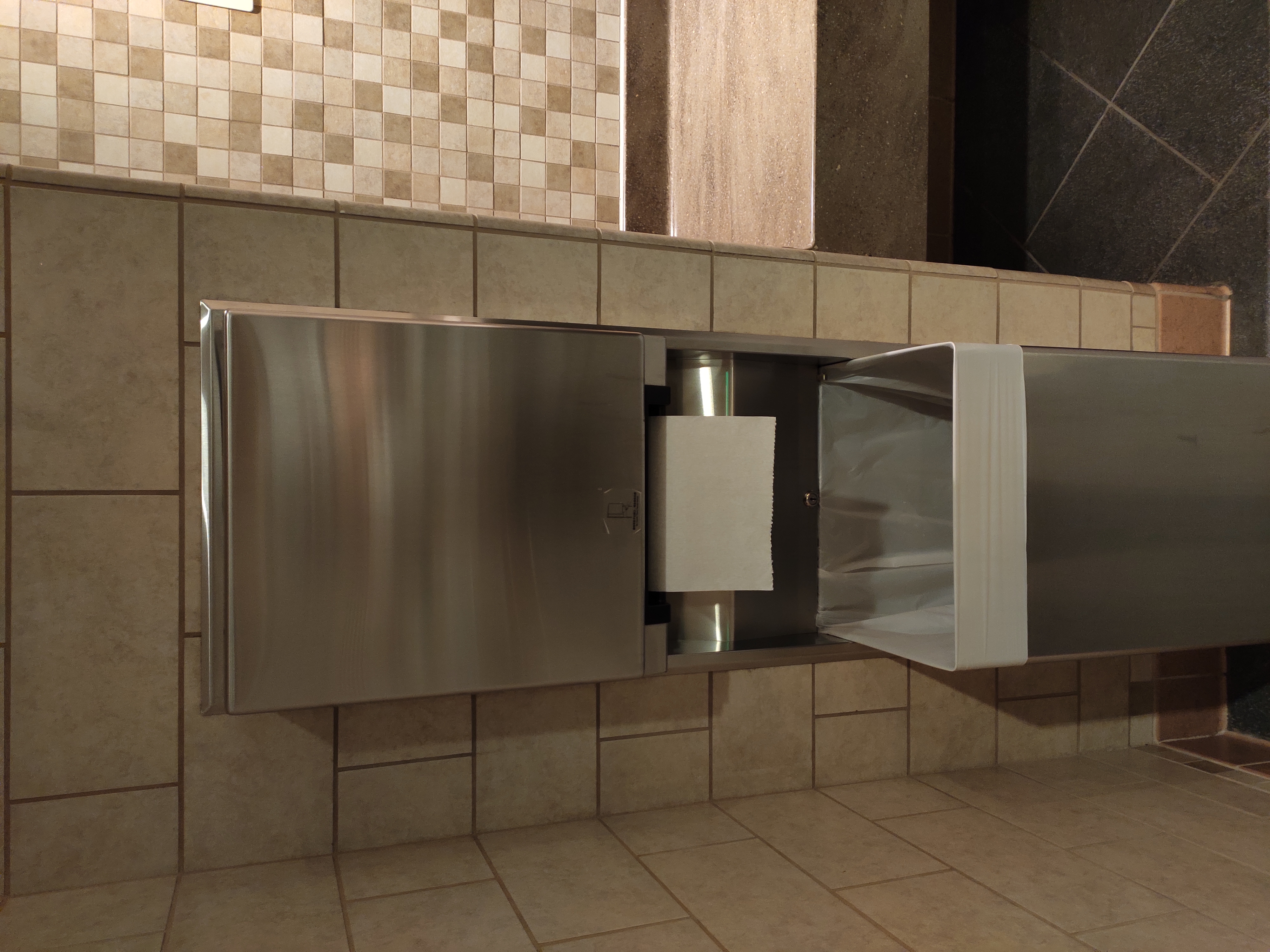 上海迪士尼一大一小旅游攻略,上海迪士尼吃住攻略讲解